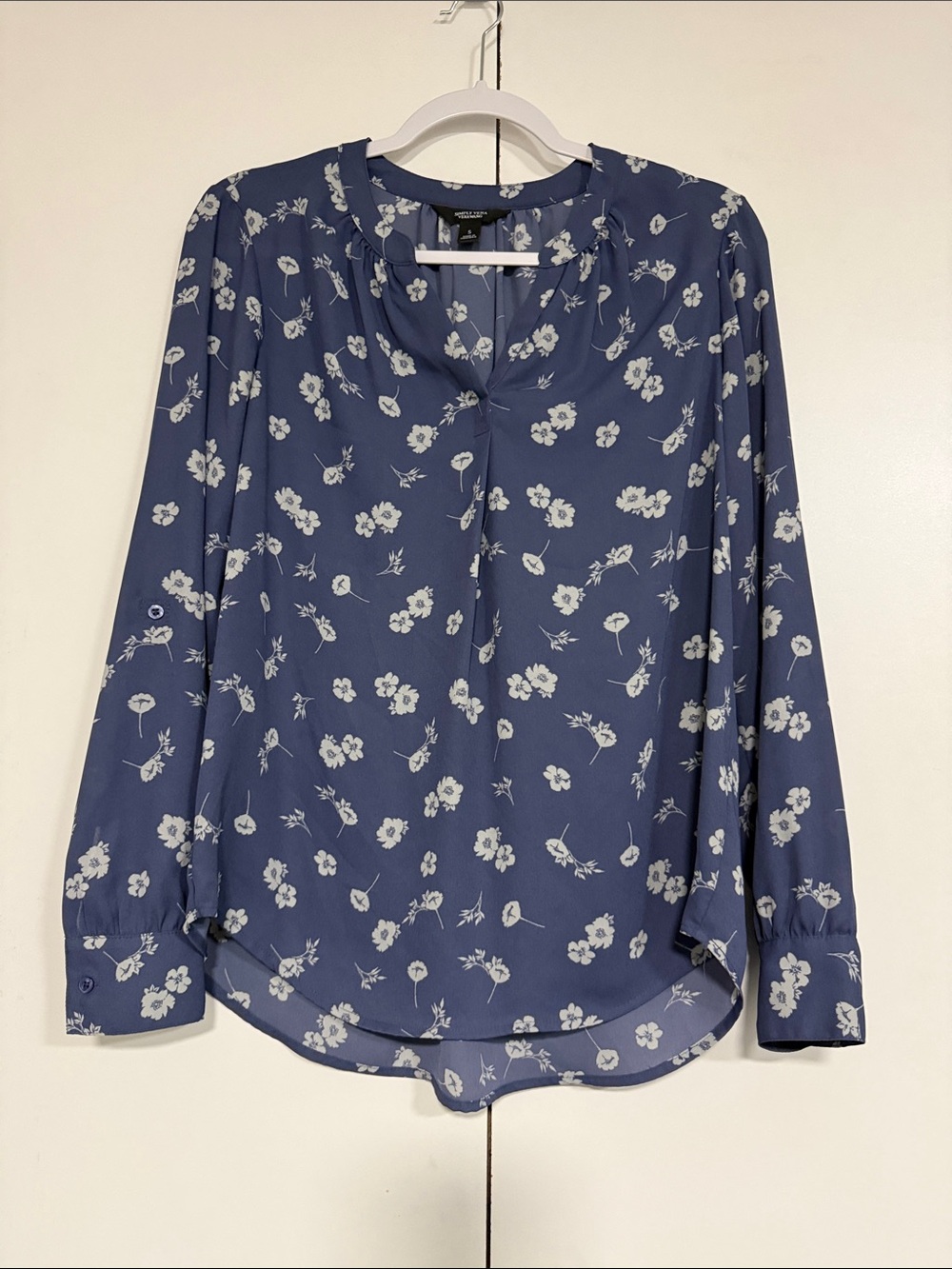 Simply Vera Vera Wang Blue Floral Split-Neck Long Sleeve Blouse